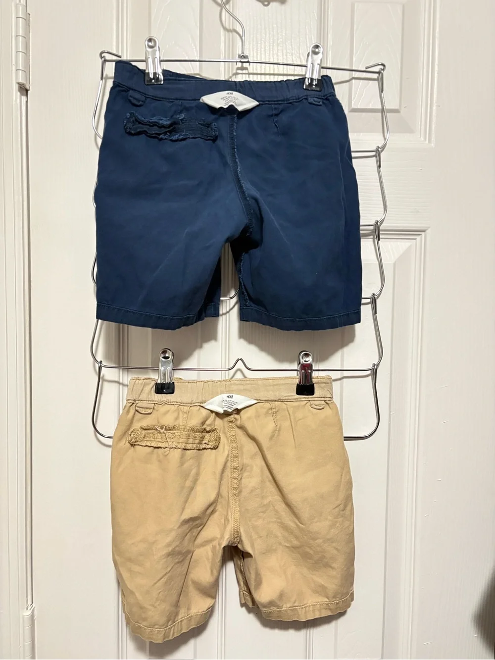 Pre-owned H&M Boys 2‑Piece Chino Shorts Set, color Beige & Navy/ Size: 4